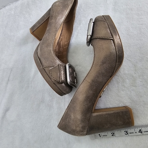 ANTIQUED GOLD FOSSIL PLATFORM SHOES - Picture 12 of 13